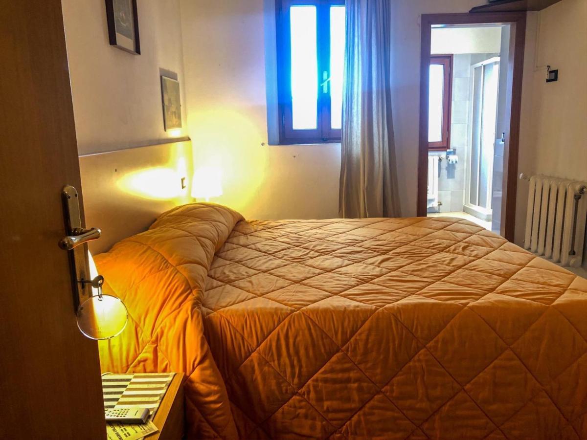 קסטיליונה דיי פפולי Albergo Ristorante La Torretta מראה חיצוני תמונה