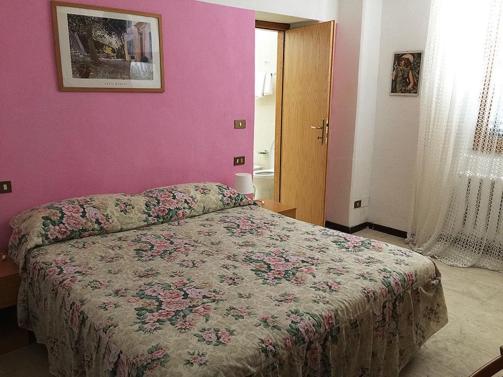 קסטיליונה דיי פפולי Albergo Ristorante La Torretta חדר תמונה