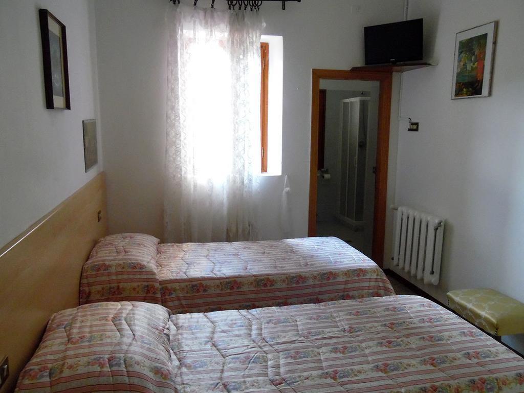 קסטיליונה דיי פפולי Albergo Ristorante La Torretta חדר תמונה