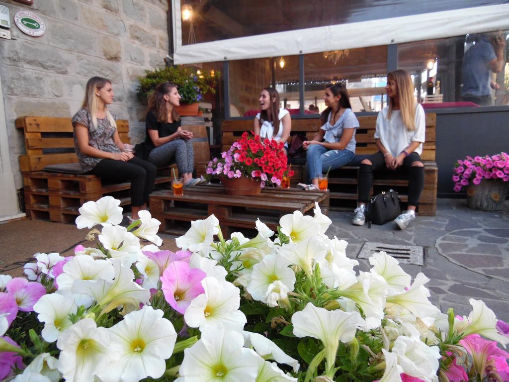 קסטיליונה דיי פפולי Albergo Ristorante La Torretta מראה חיצוני תמונה